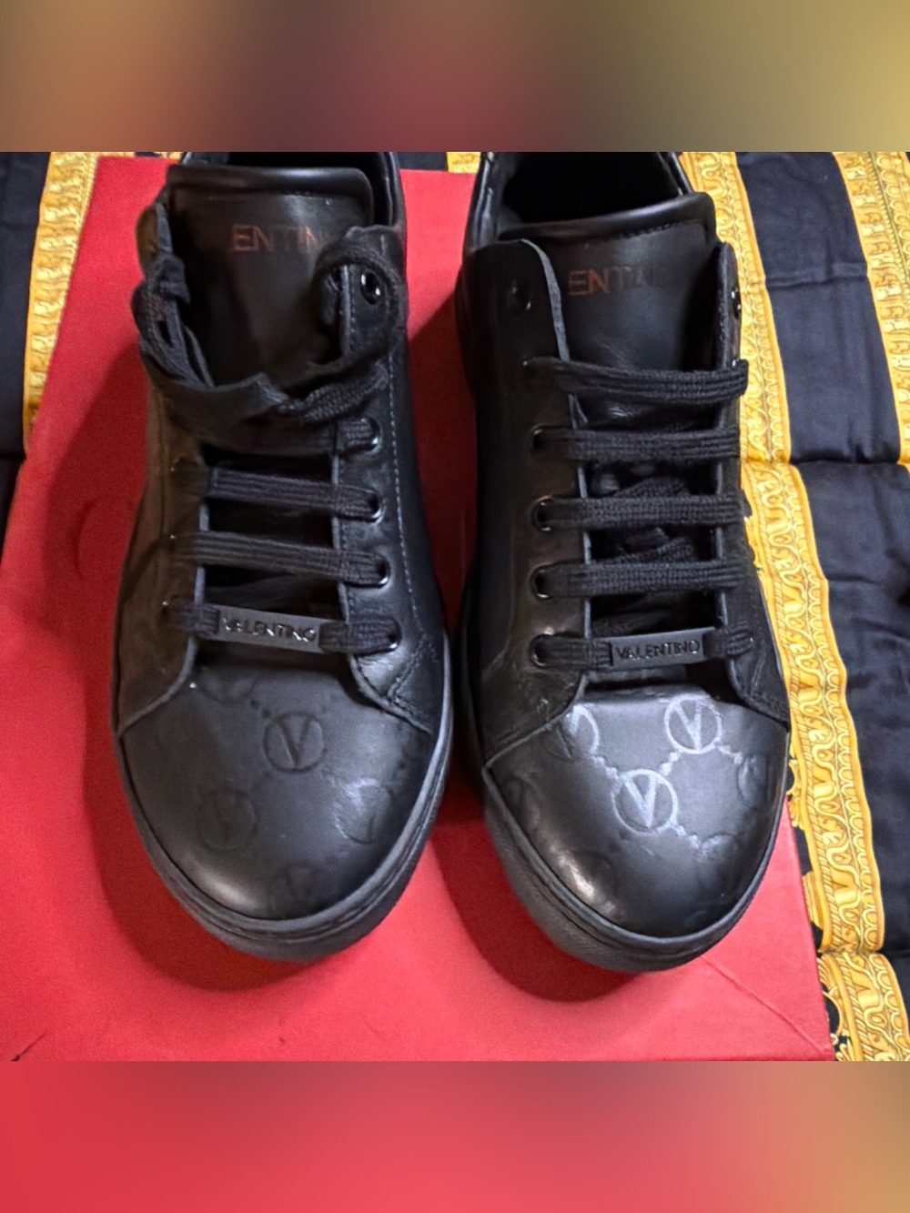 Valentino Black Unisex Leather Logo-Embossed Sneakers Sz 7 Men’s 9 Women’s New